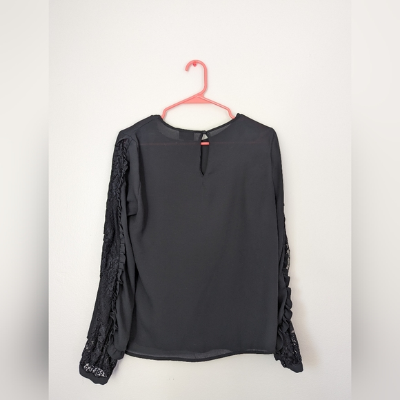 Black long sleeve with lace sleeve details who what wear size S small - Picture 2 of 4